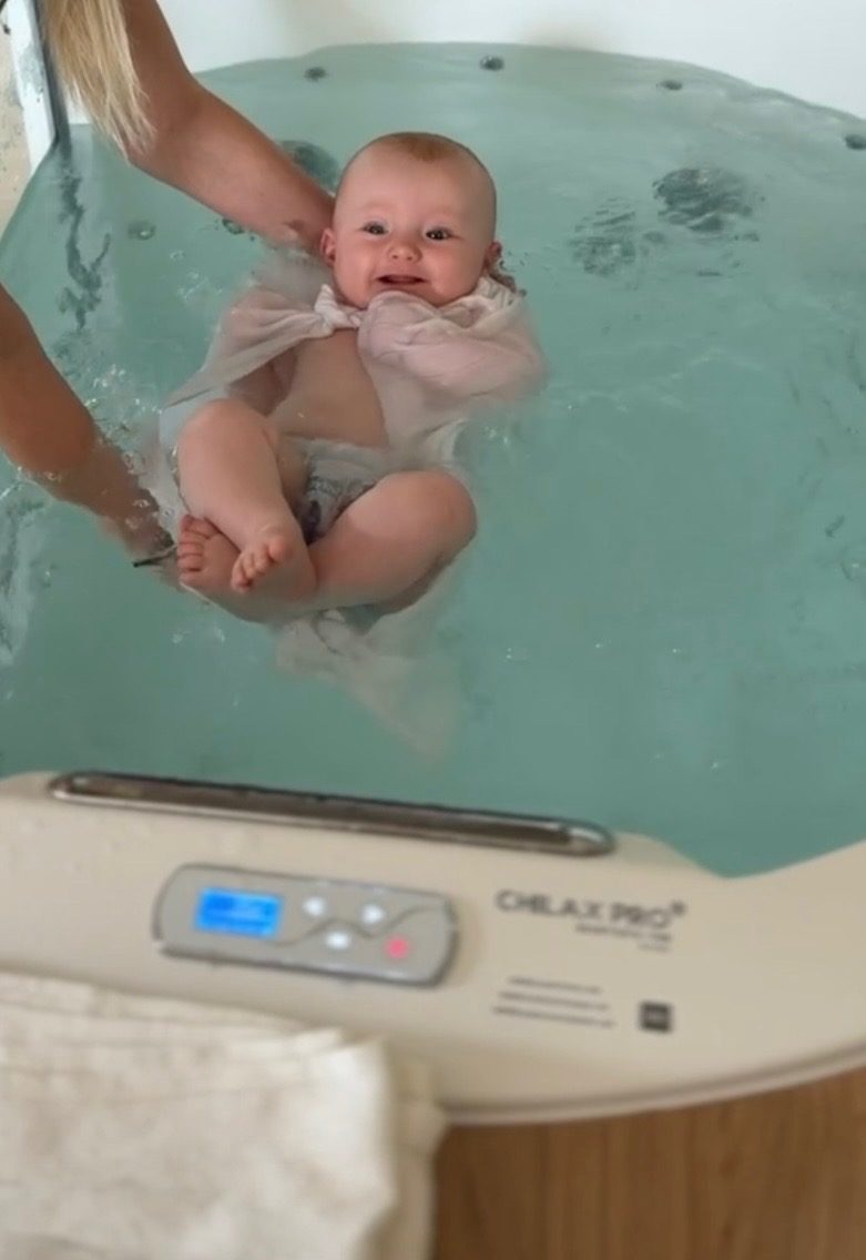 Usmívající se miminko po hydroterapii
